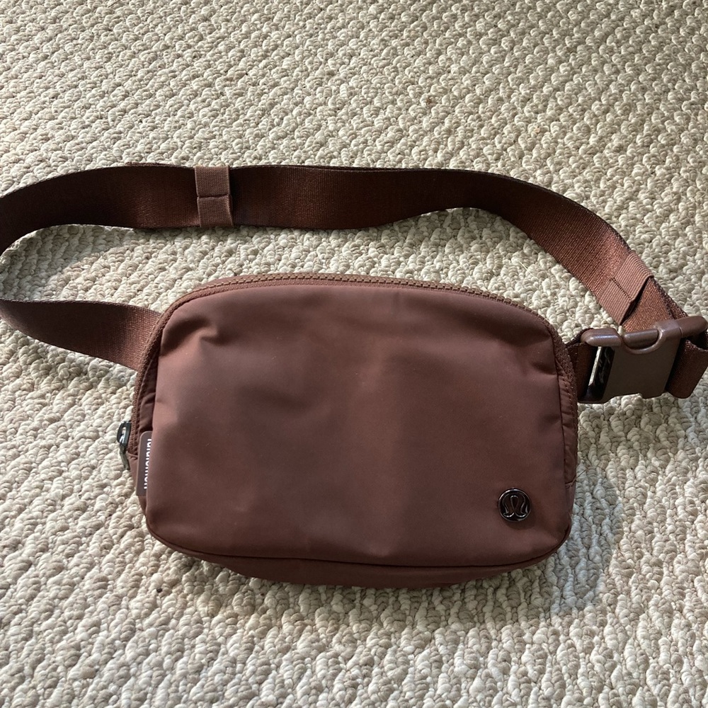 Lululemon Everywhere Belt Bag